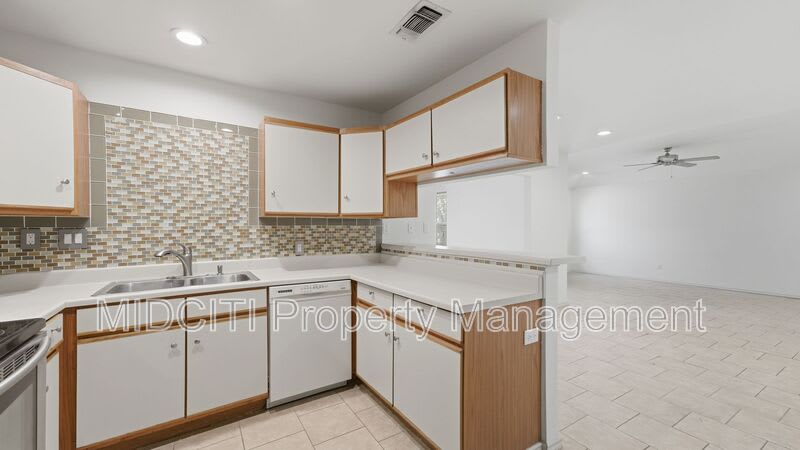 1233 Hollyhock Ln – photo 5