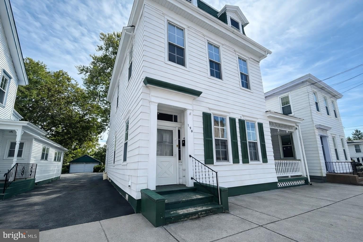 190 7TH Street – photo 2