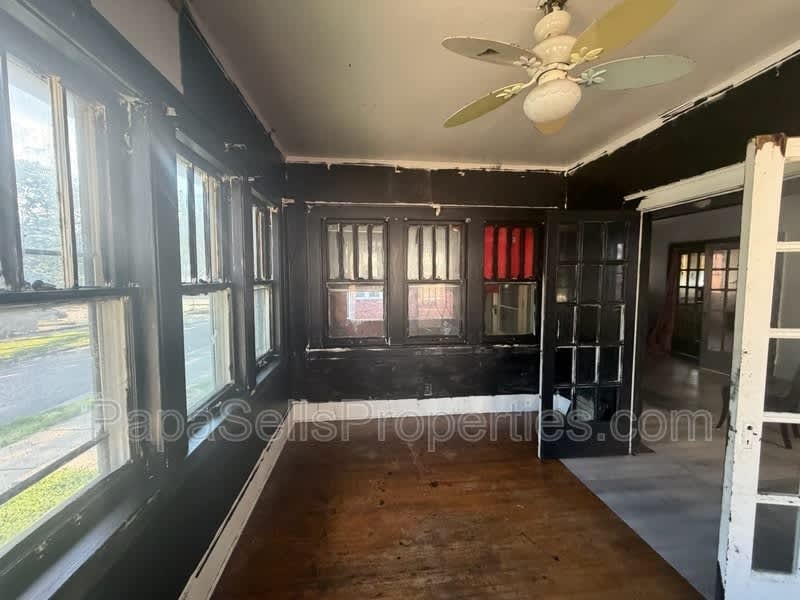 107 E Archer – photo 3