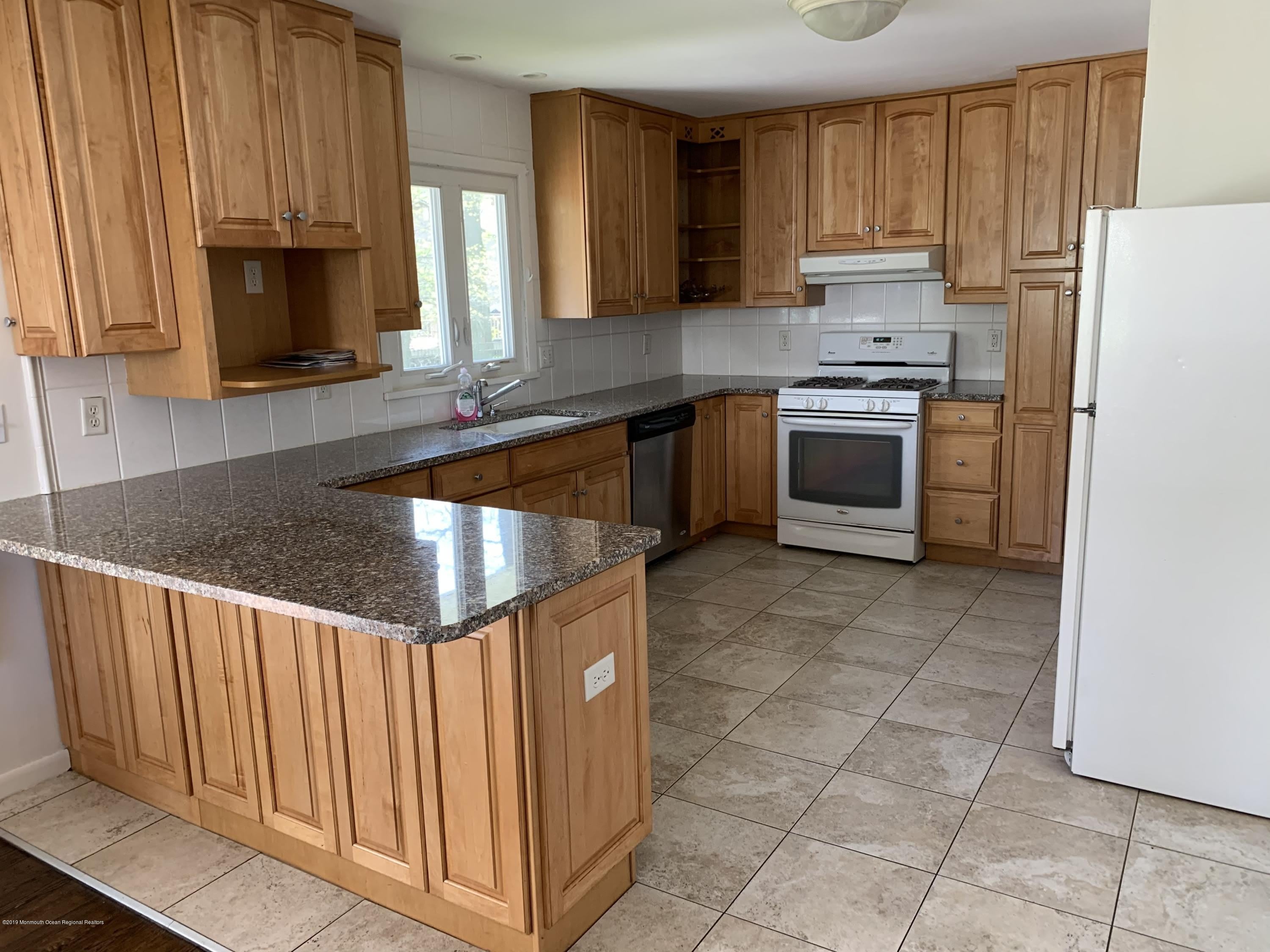 135 Ampere Avenue – photo 3