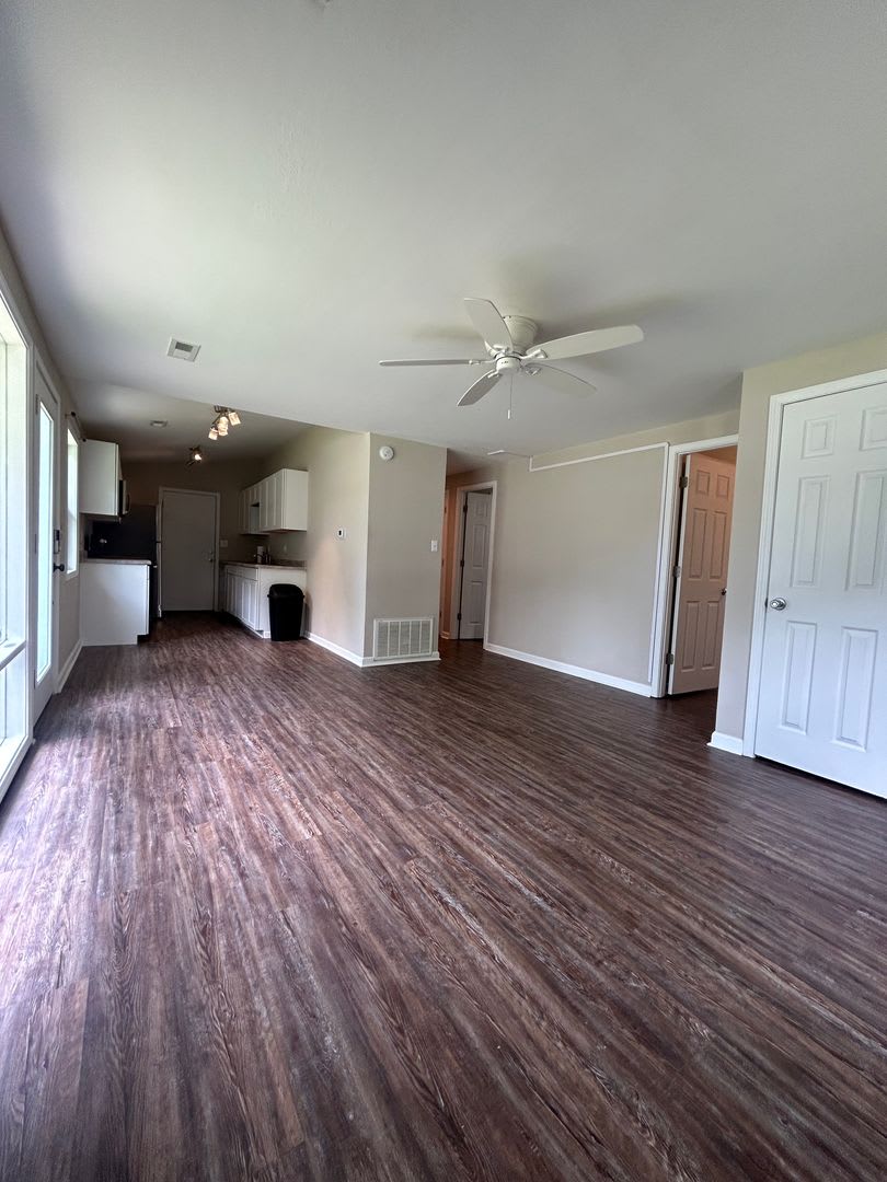 Charming 3 Bedroom Home With Garage Fenced Yard – photo 4