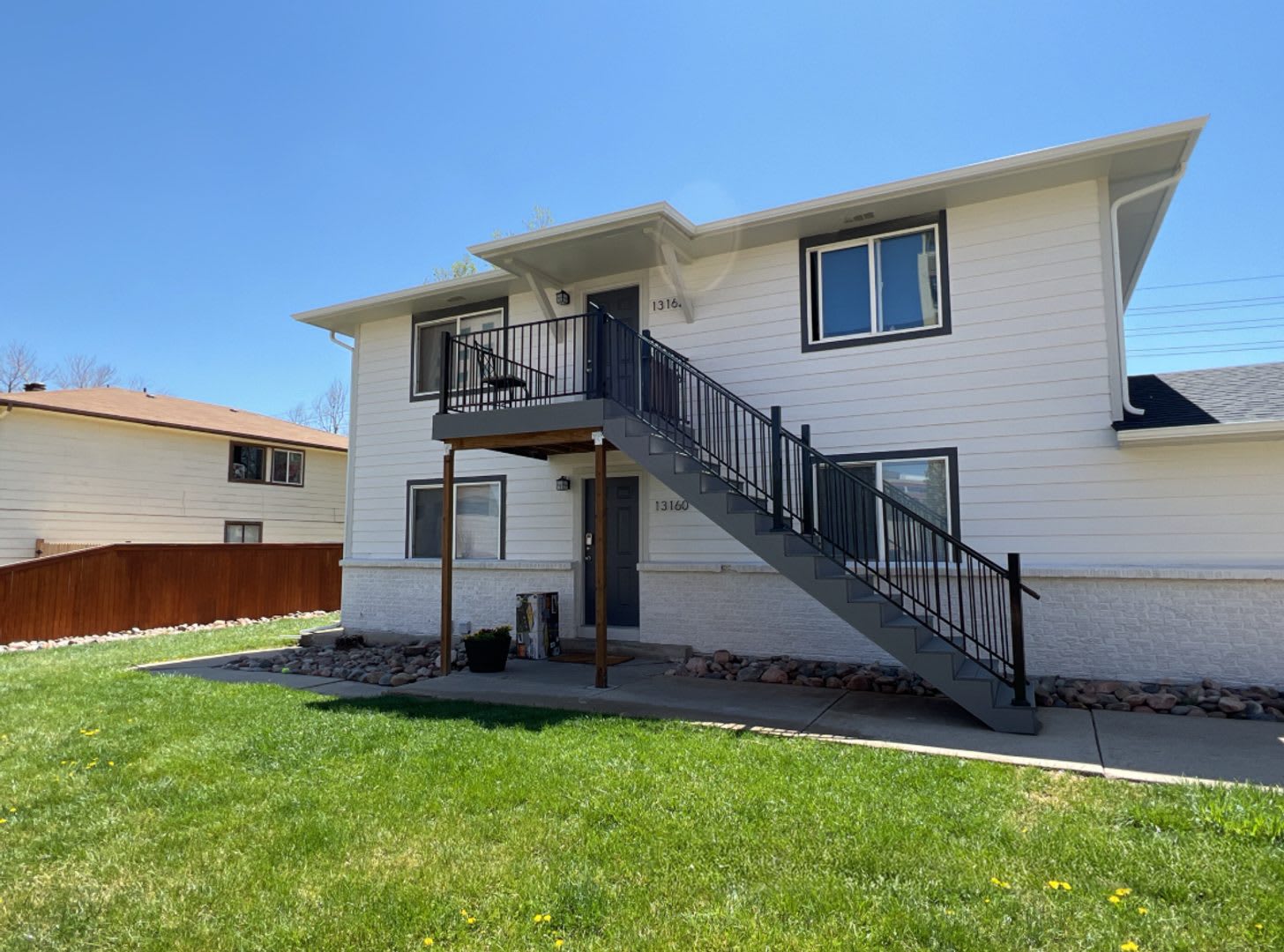 Top Unit Available! 2 Bed 1 Bath Condo – photo 1