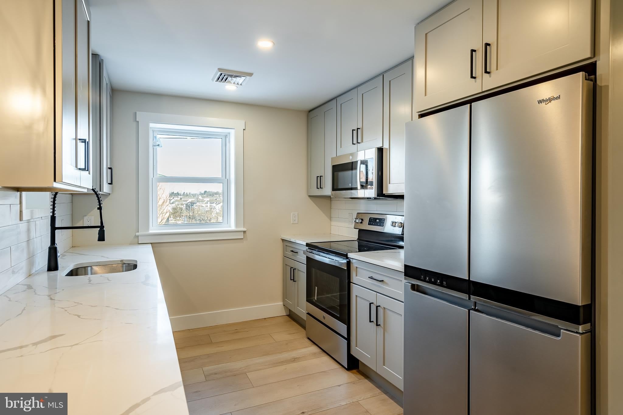 530 WASHINGTON Avenue – photo 2
