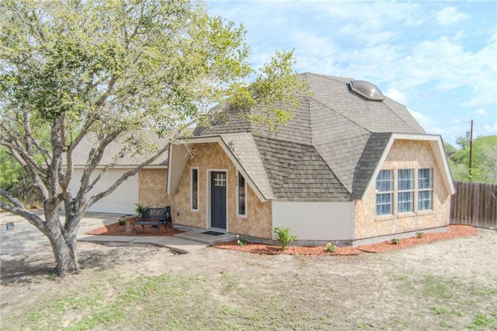 One Of A Kind Dome Home Near Dick Kleberg Park Kingsville – photo 1
