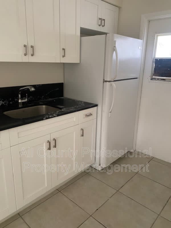 6032 Pierce st – photo 2