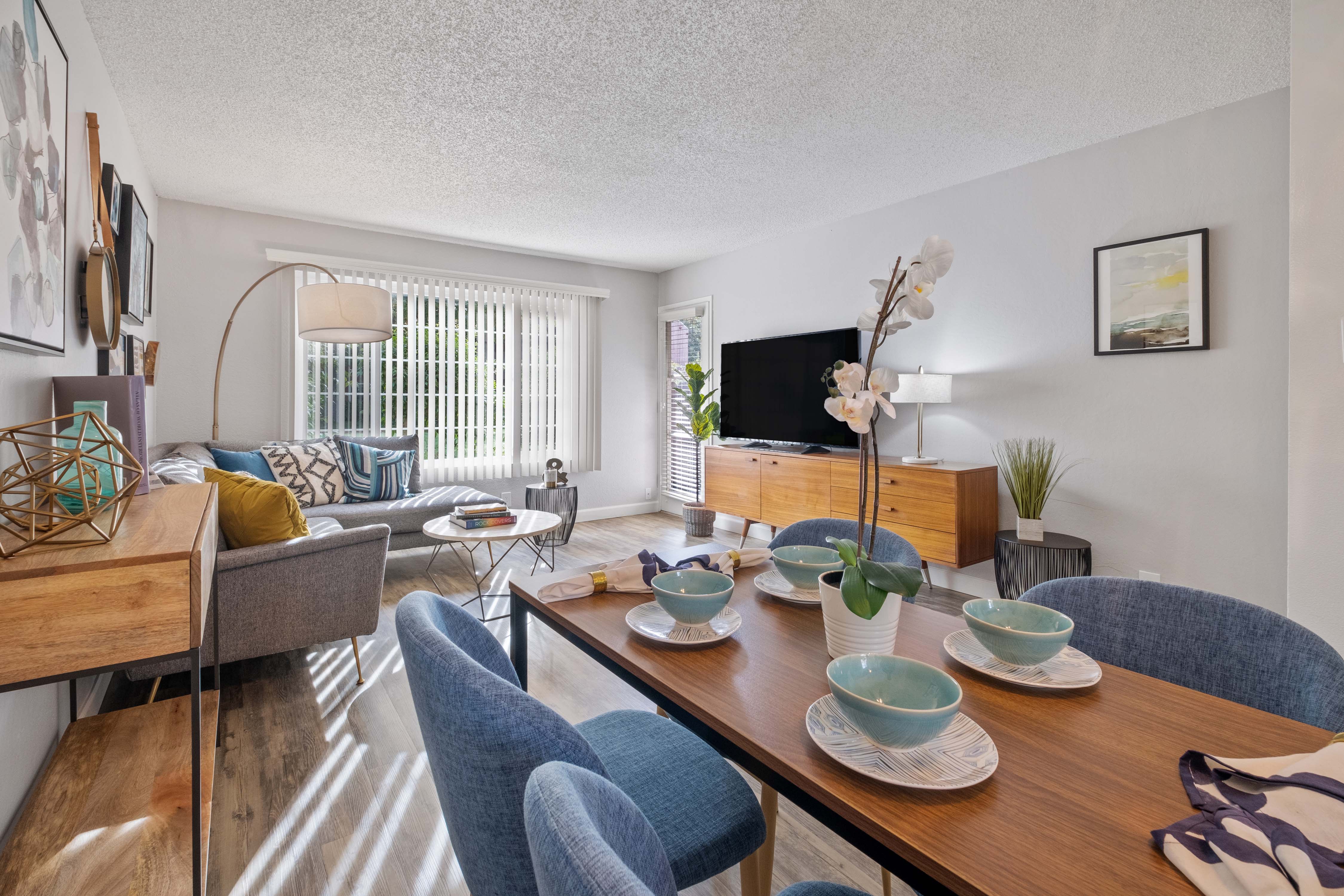 Glen Oaks – photo 1