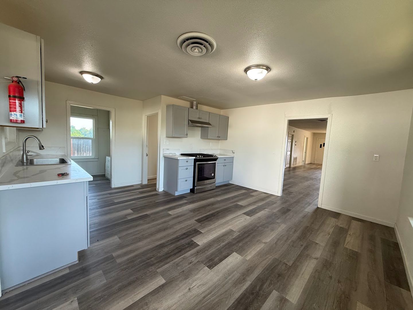 Updated Country Home with Shop!! – photo 5