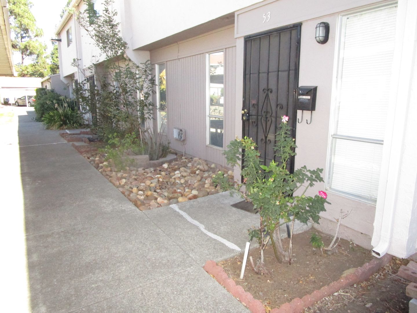 MOVE IN SPECIAL!!! Parkway Gardens Condos – photo 1