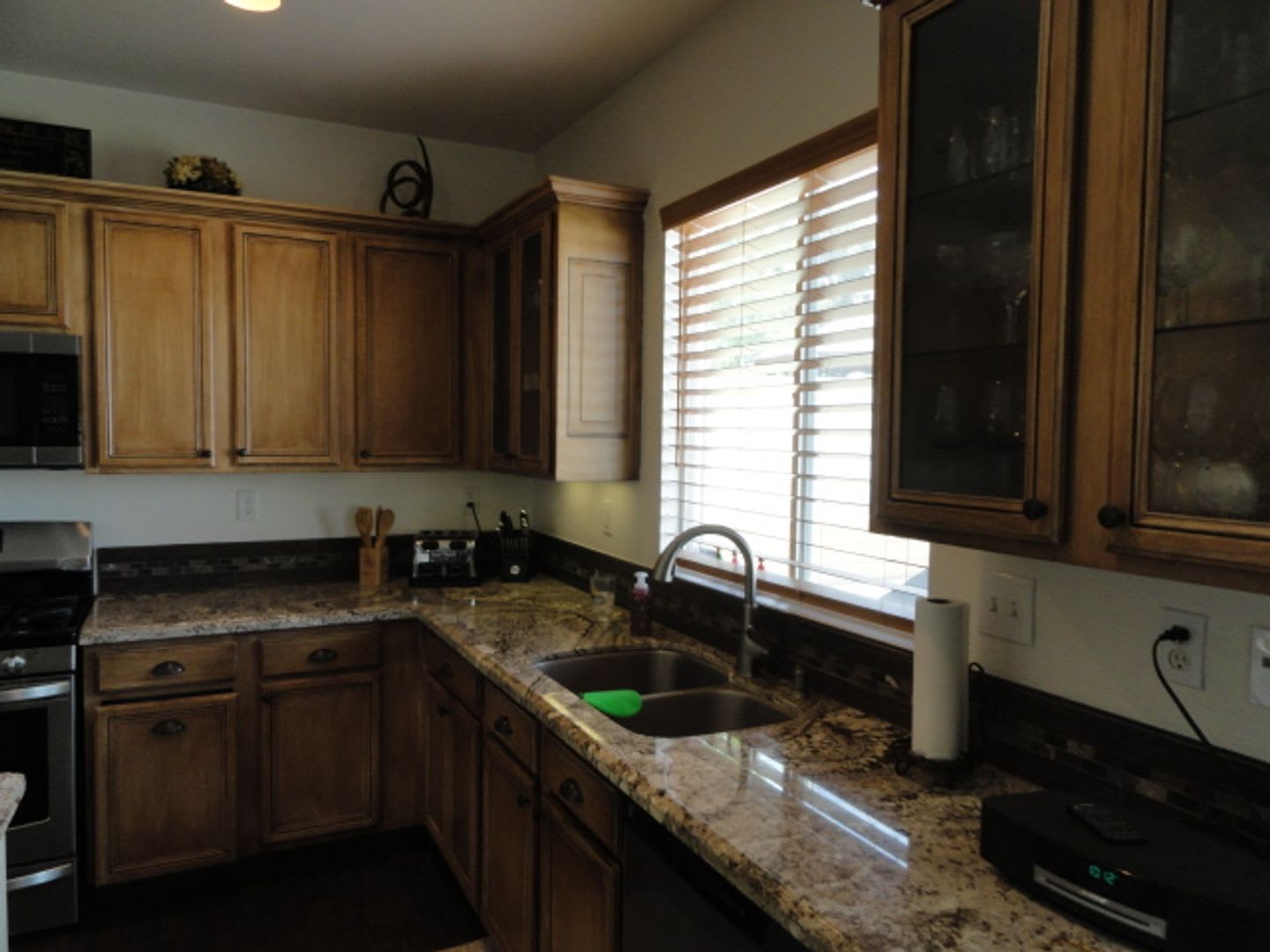 Beautifully Maintained 4-Bedroom Home in the Desirable KB Autumn Hills Community – photo 5