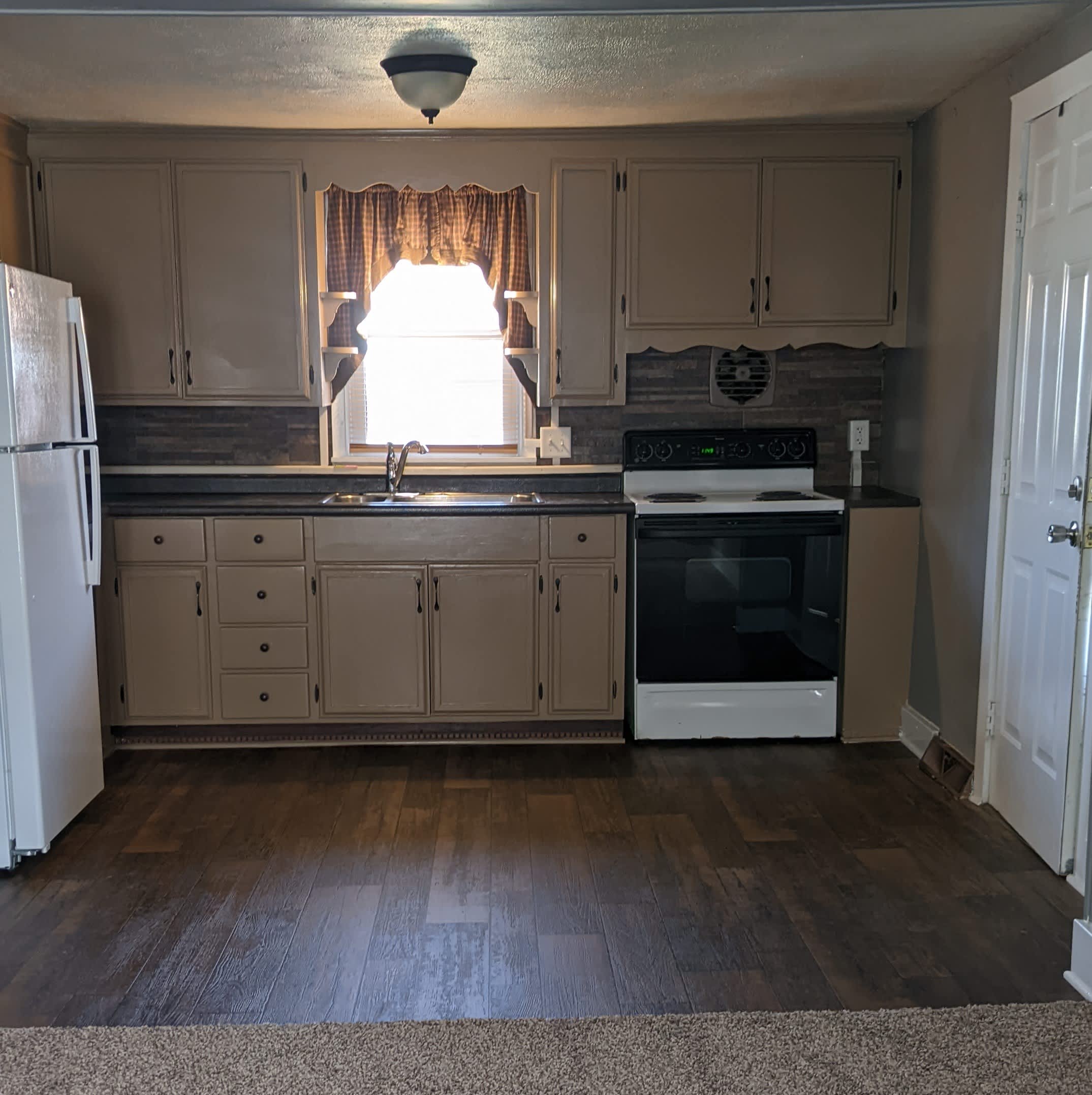 240 E Fulton St – photo 5