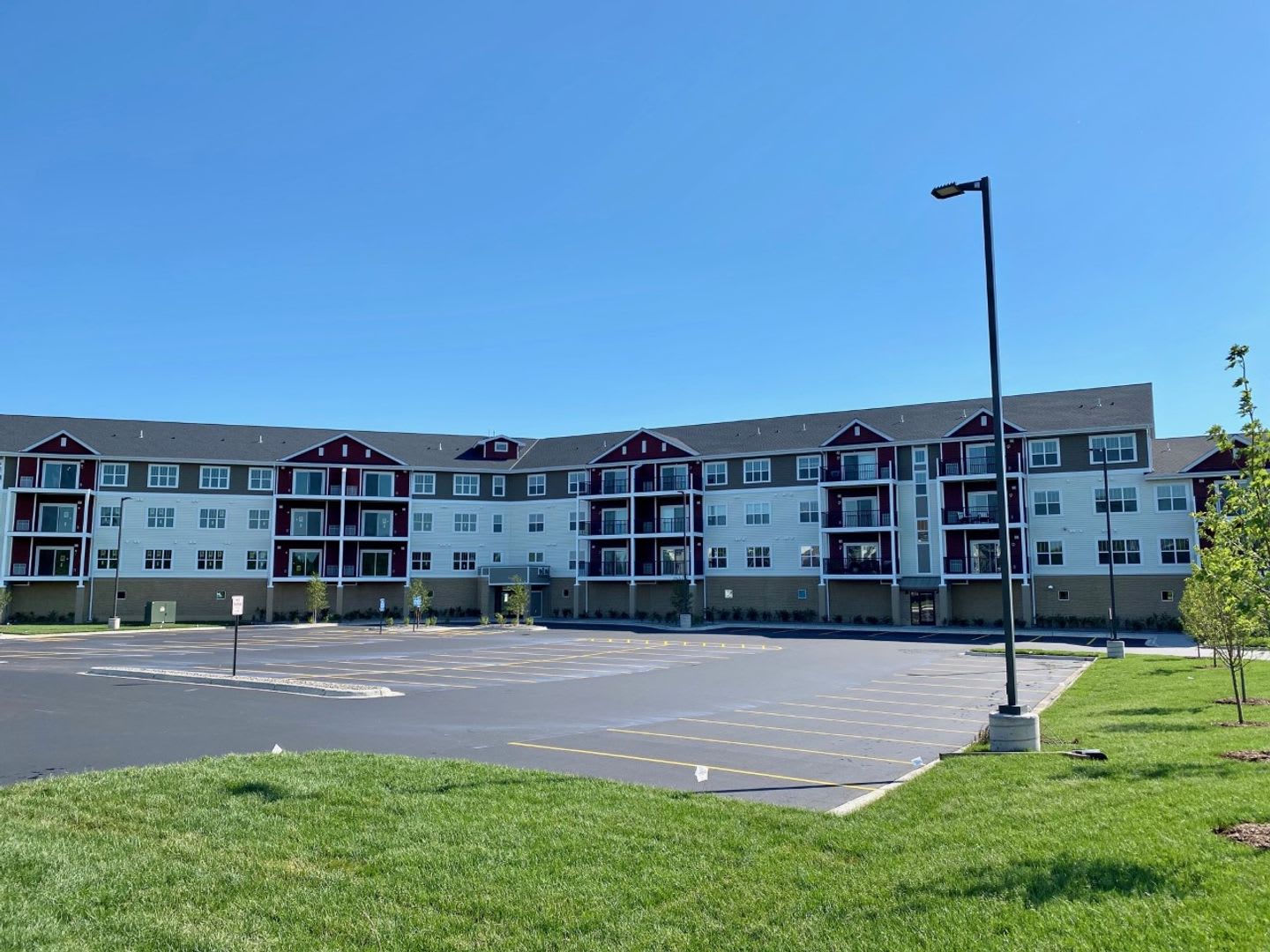 950 W 31st St – photo 1