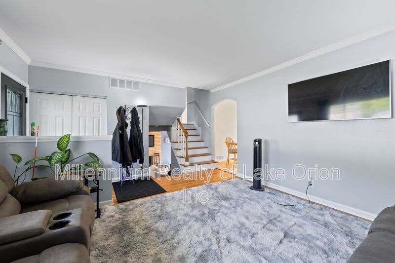 676 Sheffield Rd – photo 4