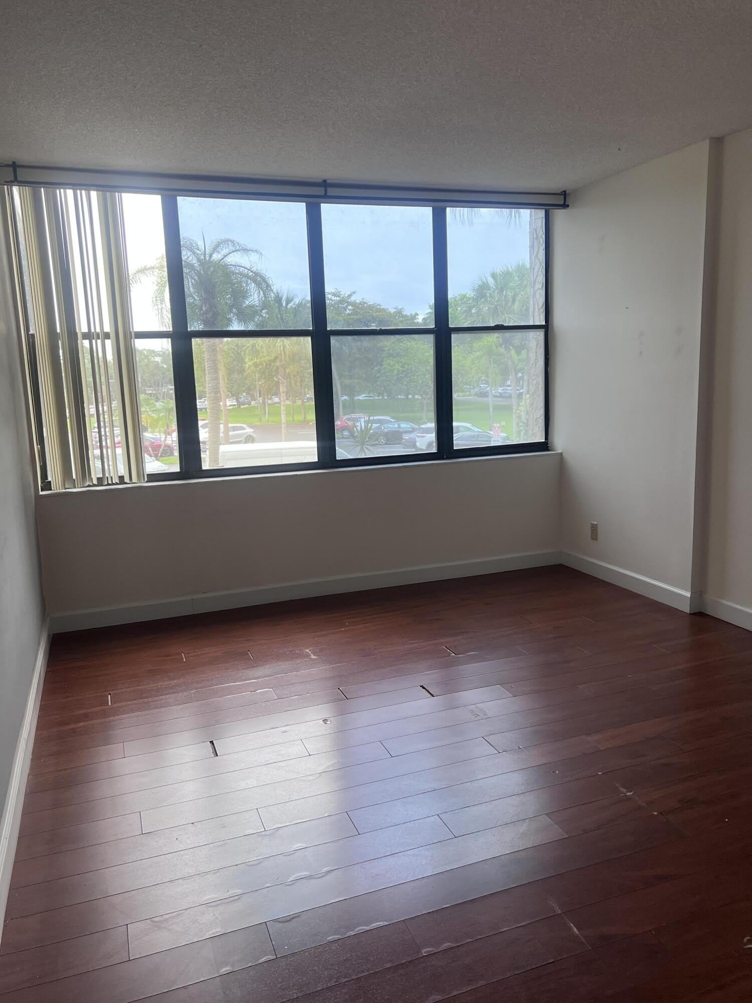 16300 Golf Club Road – photo 5