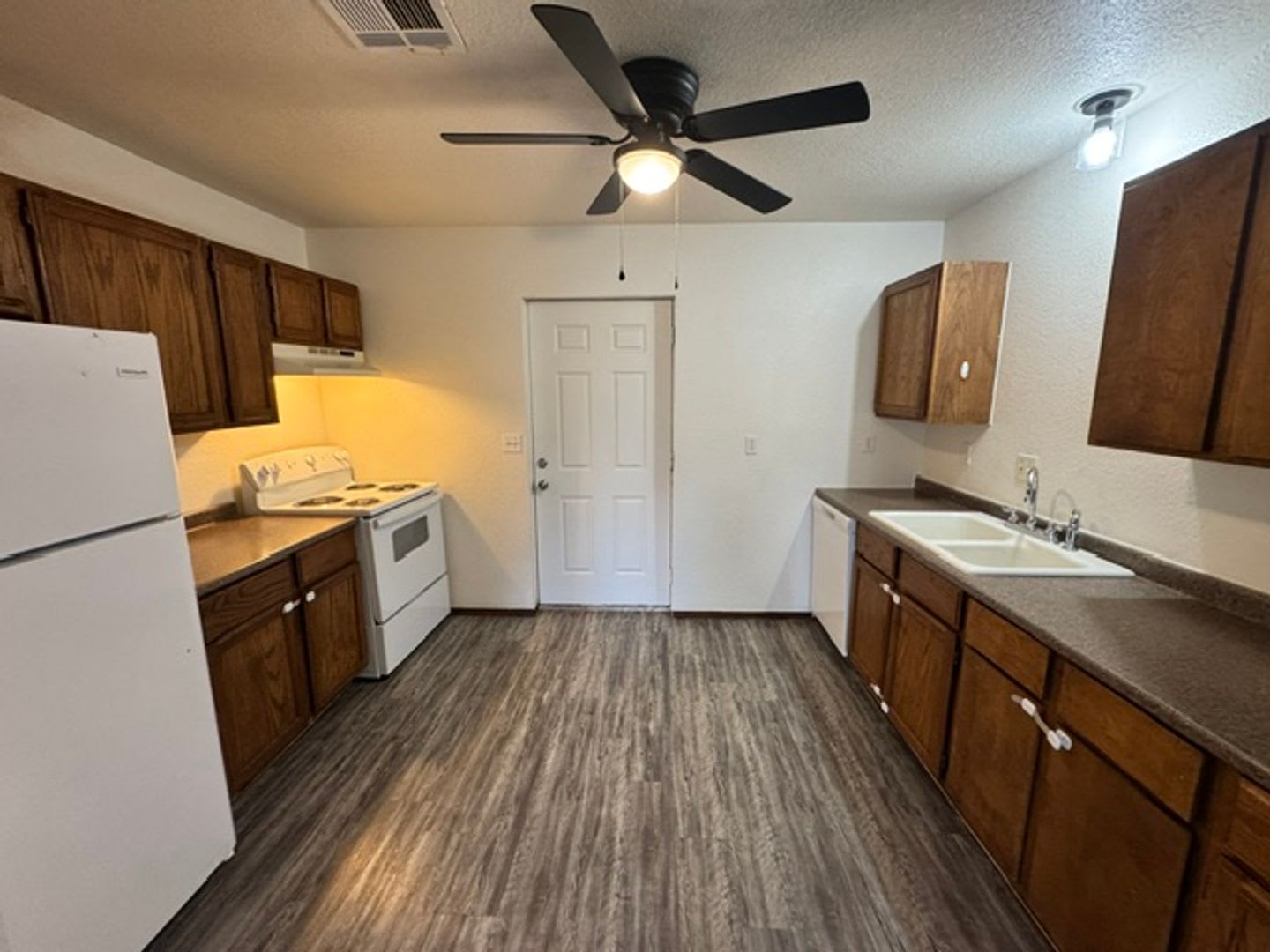 3 Bed 2 Baths Duplex For Rent With All New Goodness Inside Just Got A New Roof And It Is A Great Outdoor Space In Blanchard Schools – photo 4