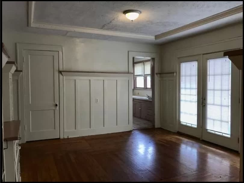 600 E Grand St – photo 3
