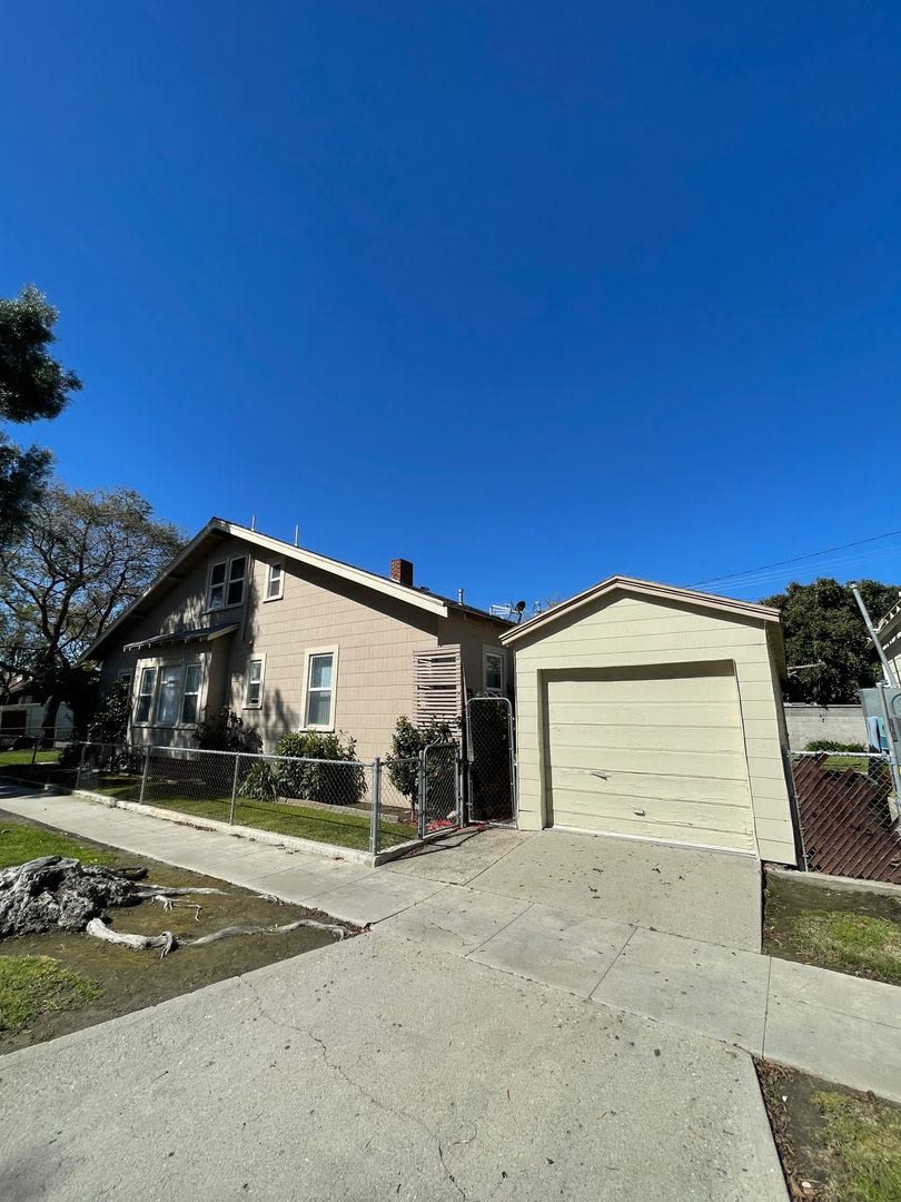 3 Bedroom 1 Bathroom with an Office for Rent in Oxnard – photo 3