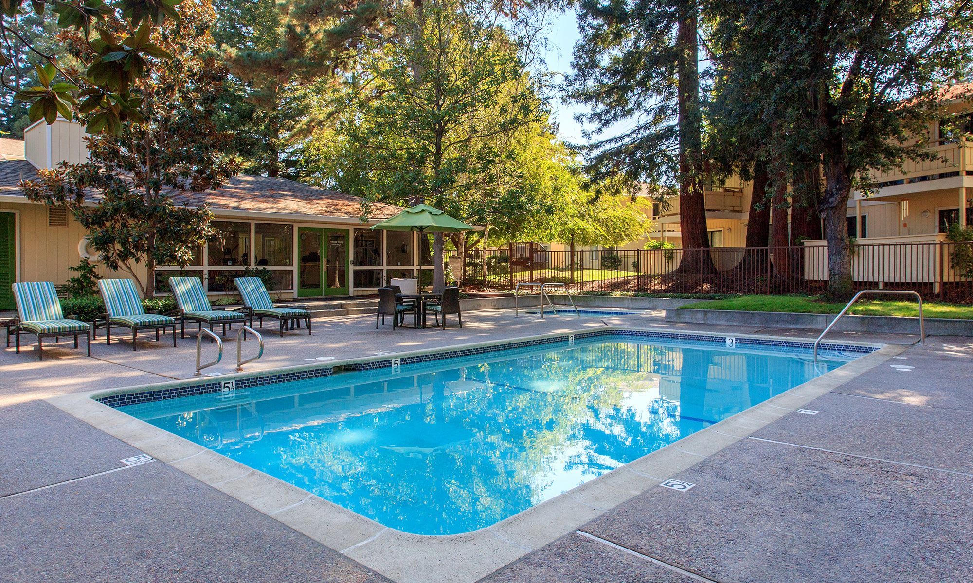 Central Park Apartments – photo 4