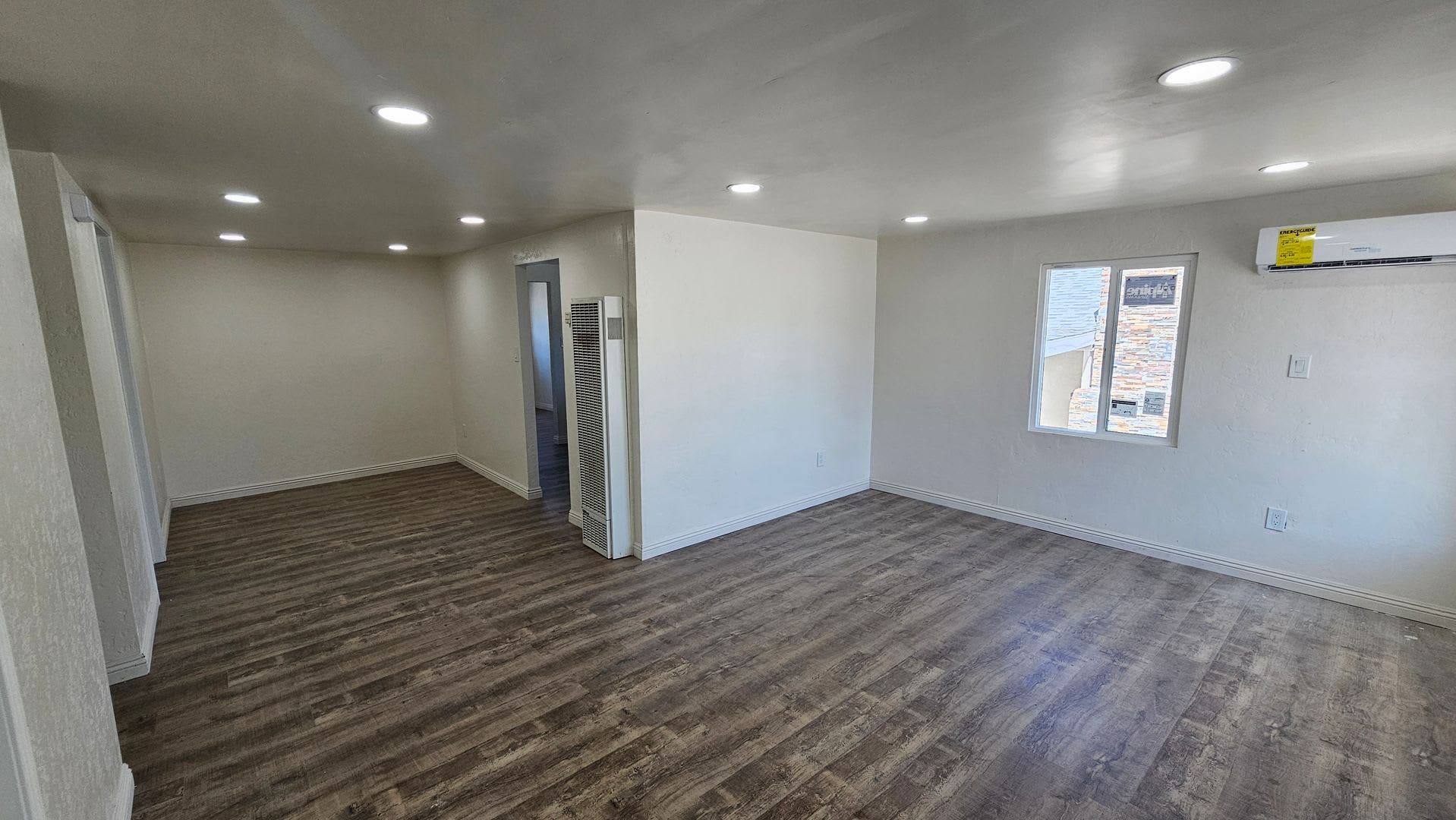 Newly Renovated 3 Bedroom, 2 Bathroom Home in Taft! – photo 4