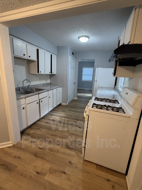 2213 East Adams Street – photo 4