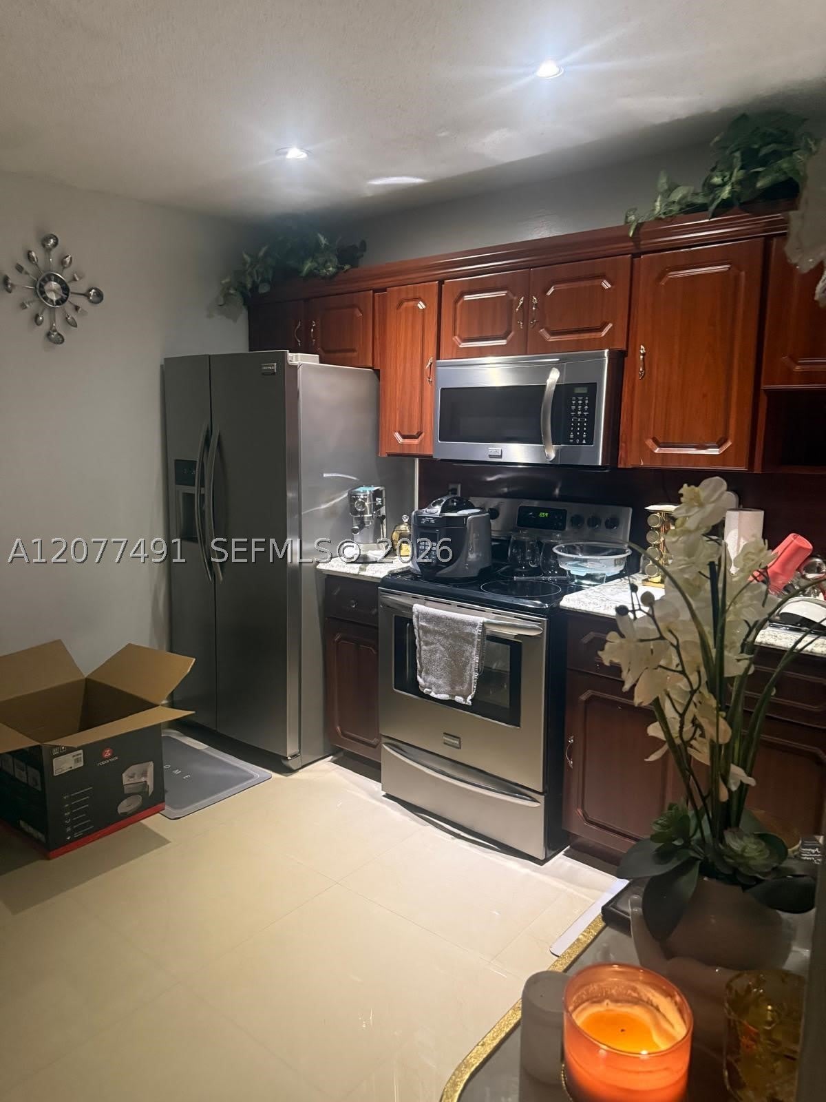 275 W 68th St – photo 1