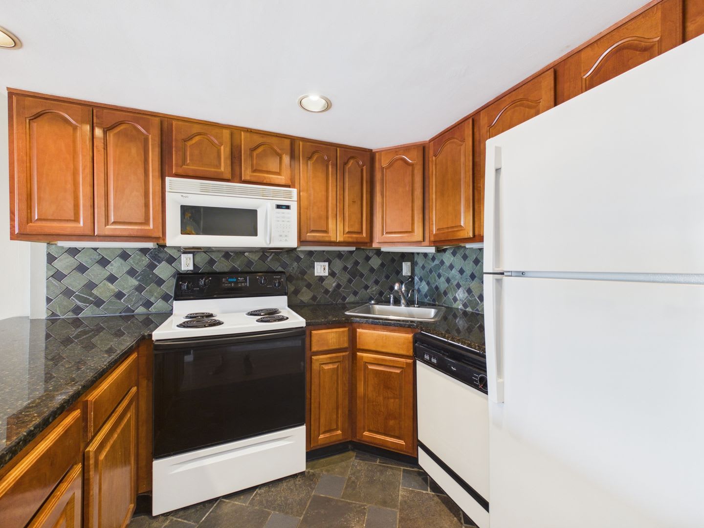 Bright Junior One Bedroom In Cityview North Tower W Parking – photo 4