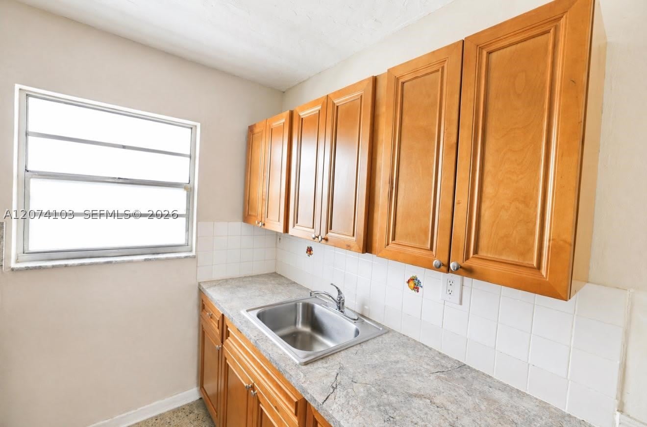 2315 W Okeechobee Rd – photo 2