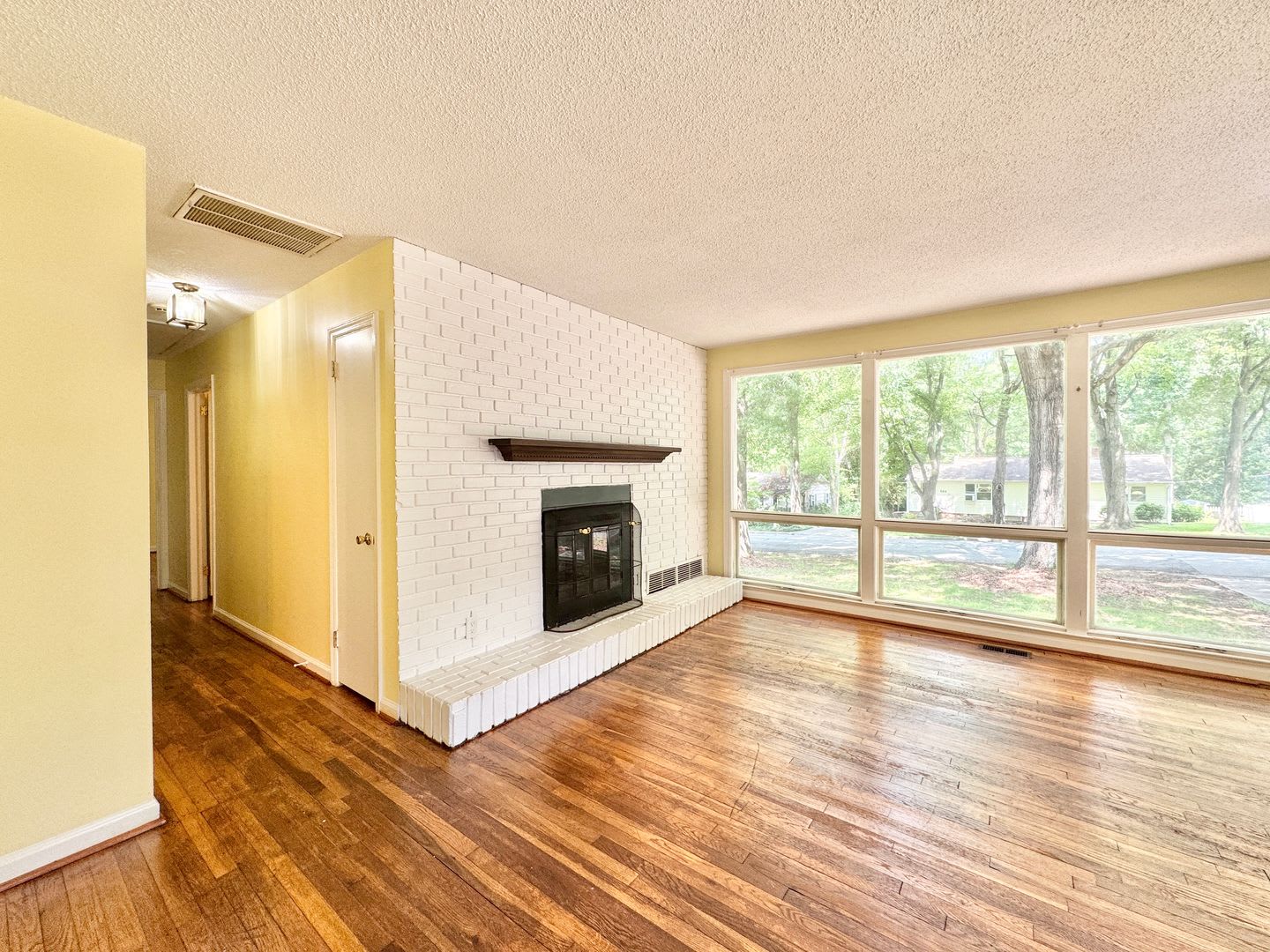 Beautiful Home with Great location – photo 2