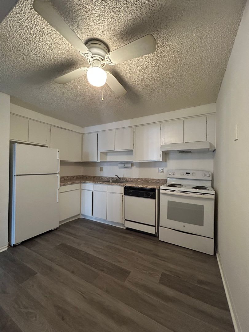 Wonderful 1 BR/1 BA Ground Floor Condo in Secured Bldg! – photo 3