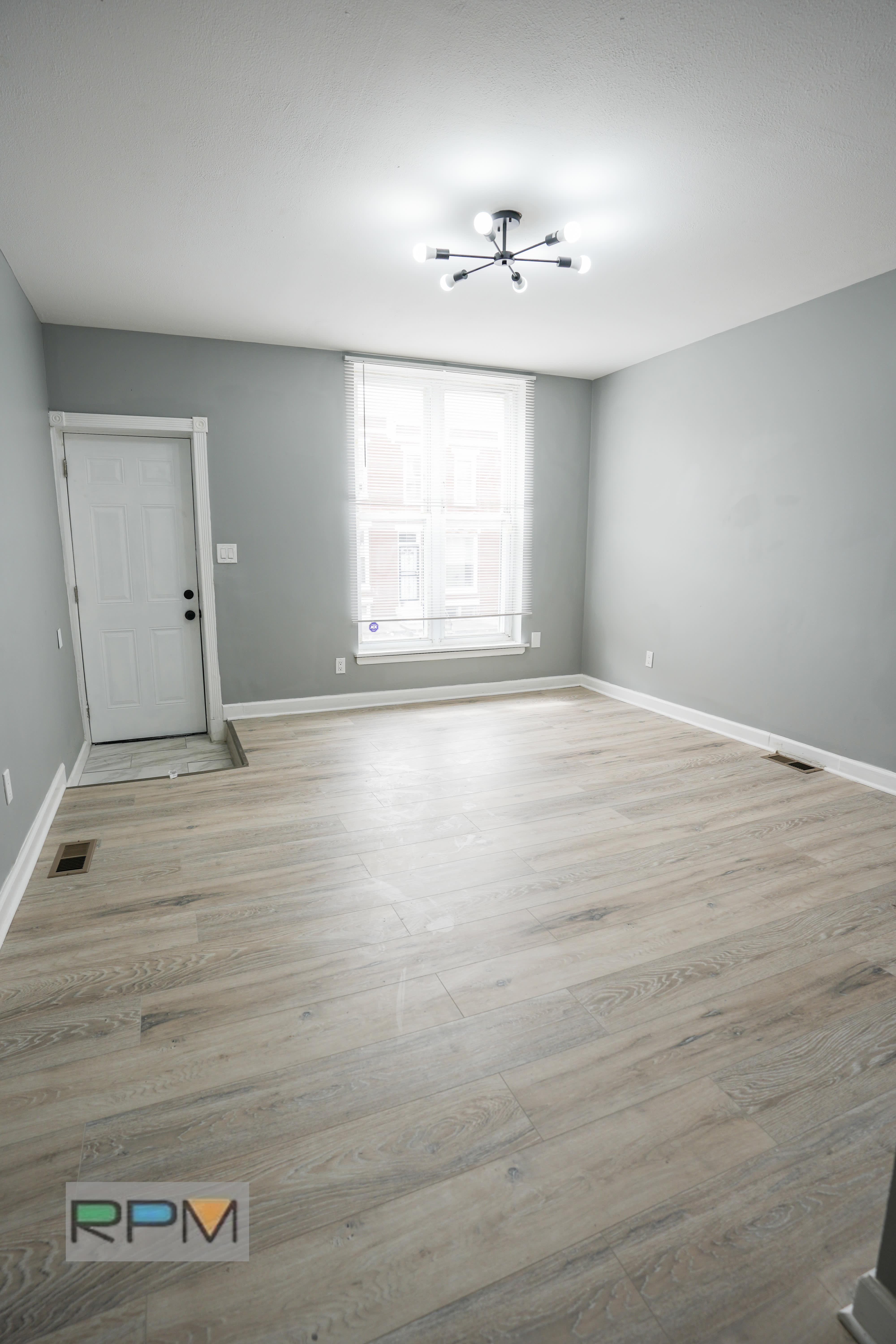 2436 Lauretta Ave – photo 3