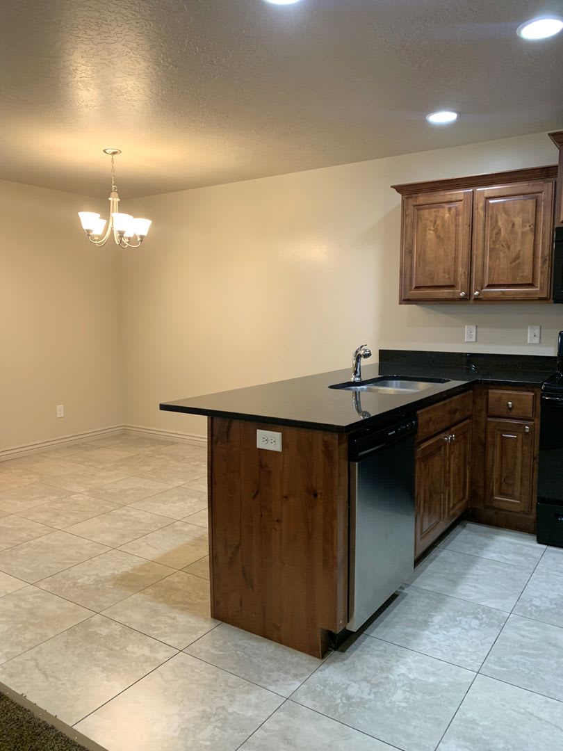 3 Weeks Rent Free Spacious 3 Bed 2 5 Bath Townhome In West Haven Garage Pool Community Amenities – photo 3