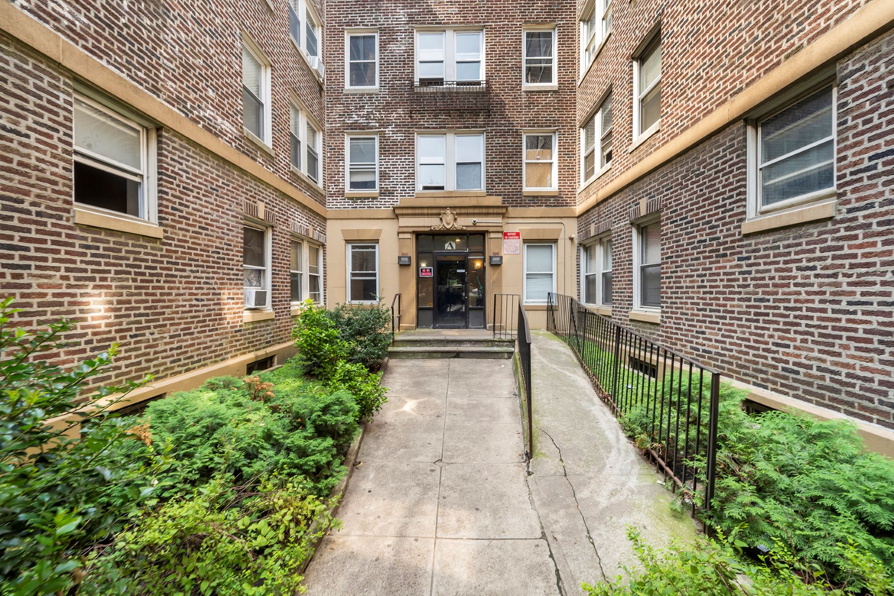 Avondale Apartments – photo 2