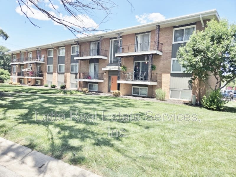 12405 E 40th St S – photo 1