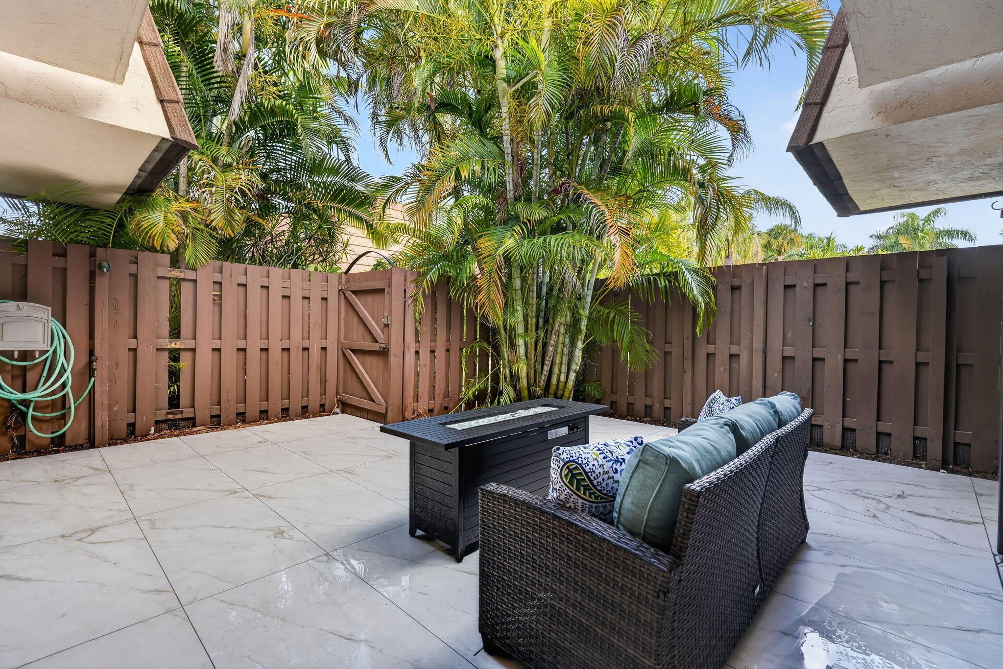 825 Center Street – photo 5