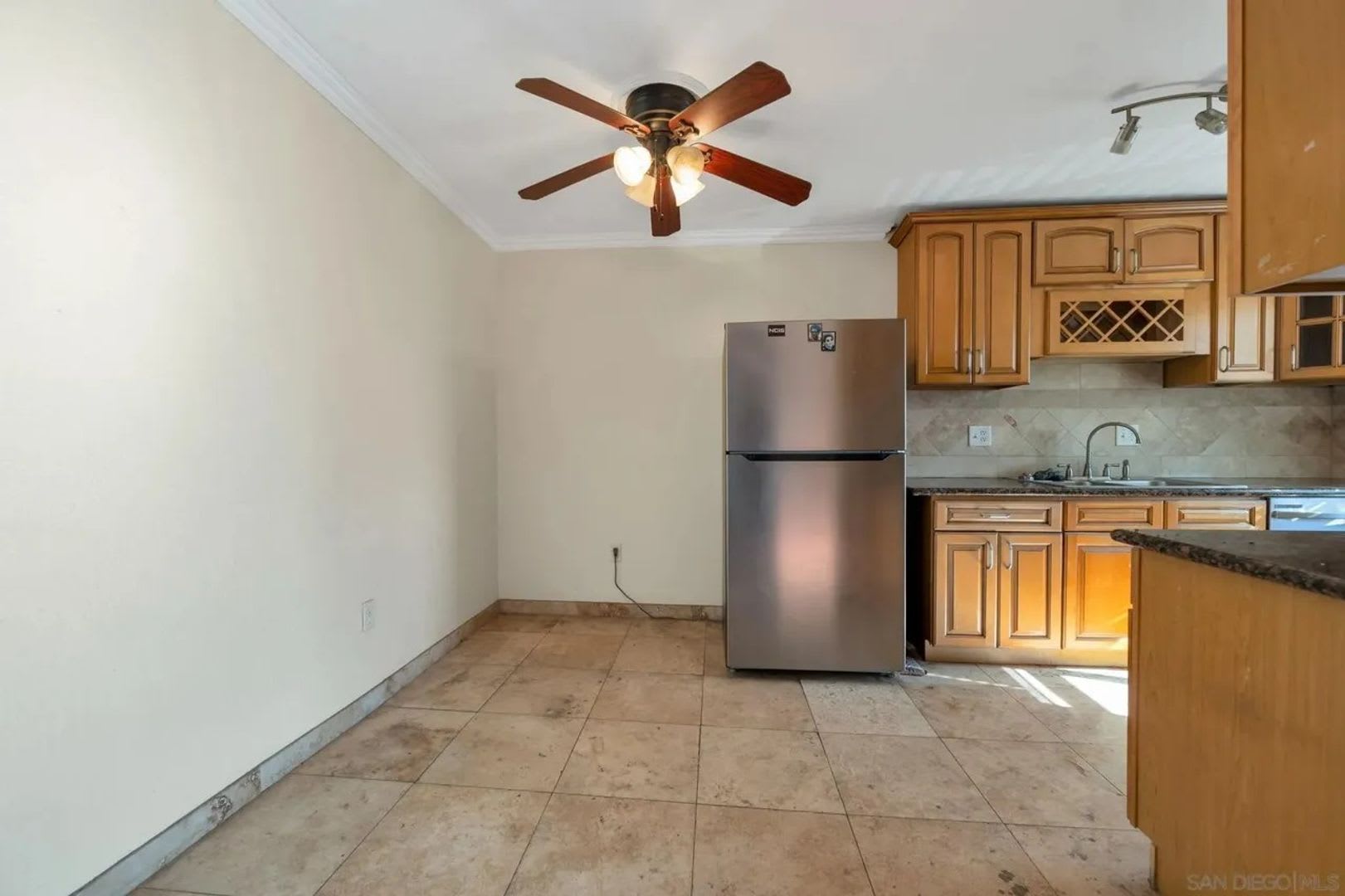 Must see 2 bedroom condo with A/C & community pool! – photo 3