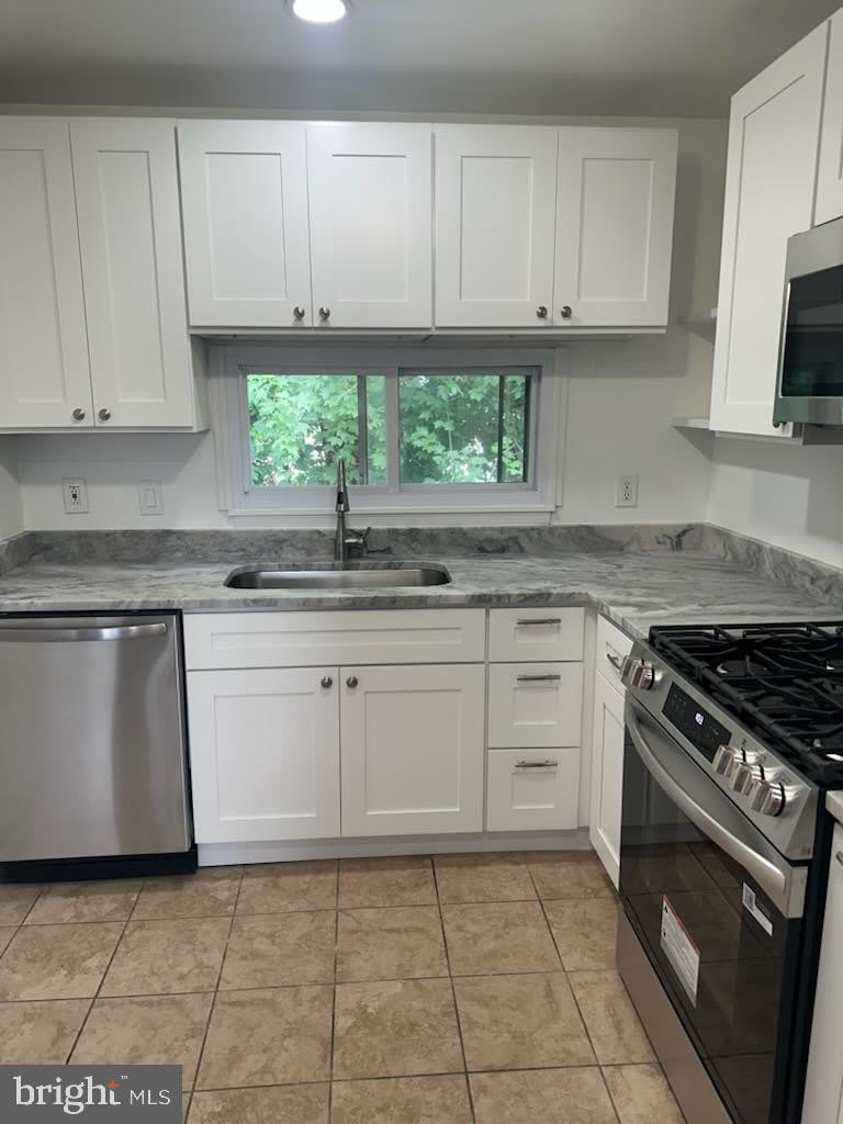 319 RUNNYMEDE Avenue – photo 4
