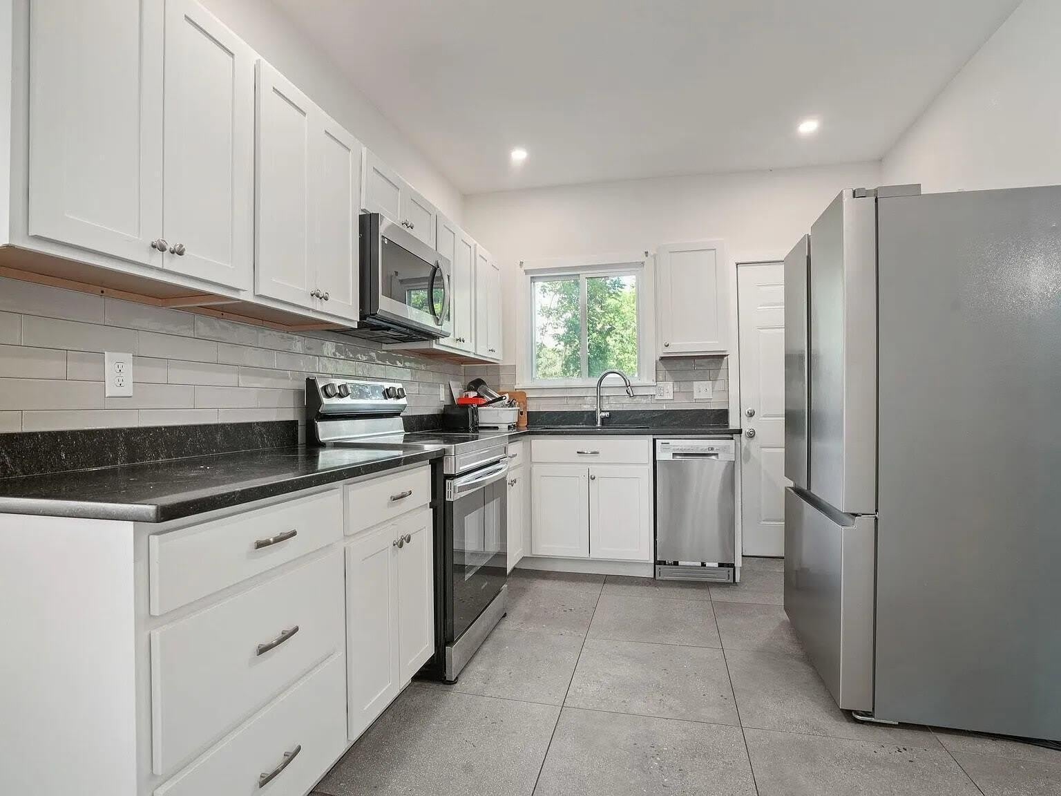 2278 Ridgeway Avenue – photo 1