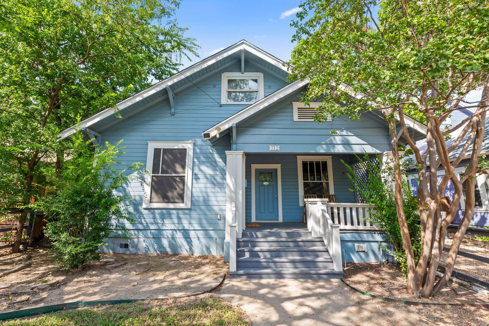 Ut Pre Lease Hyde Park 4 Bed 3 Bath Open Floor Plan Wood Floors Backyard With Deck 2 Car Garage – photo 3
