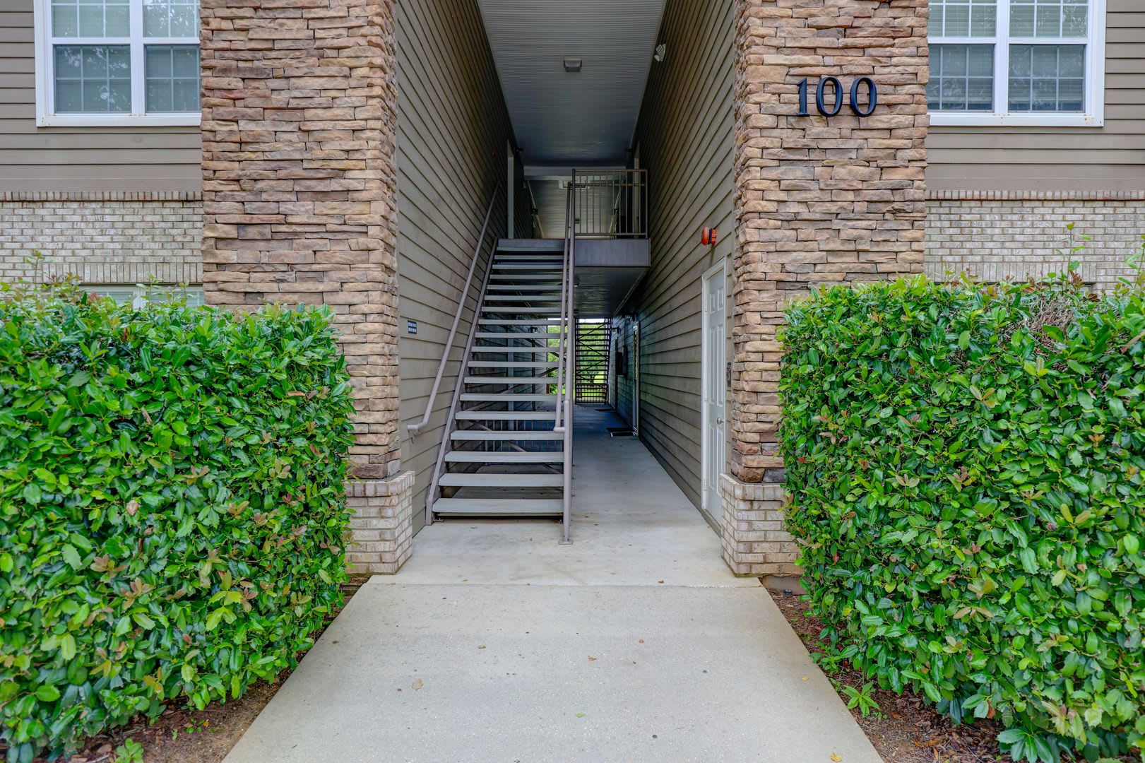 FIRST FLOOR APARTMENT COMMUNITY POOL! – photo 2