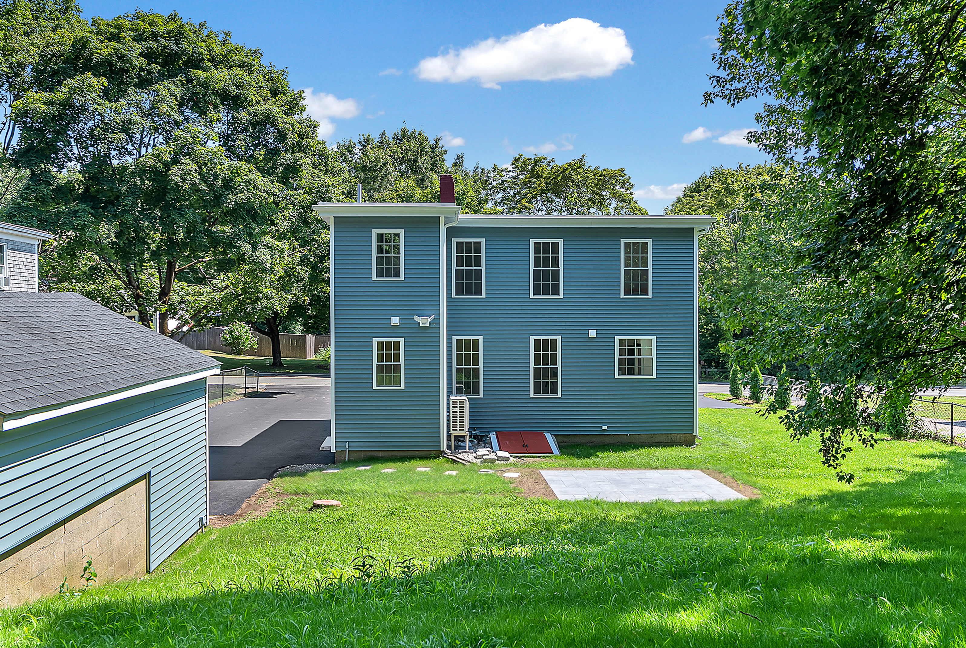 87 School St – photo 3