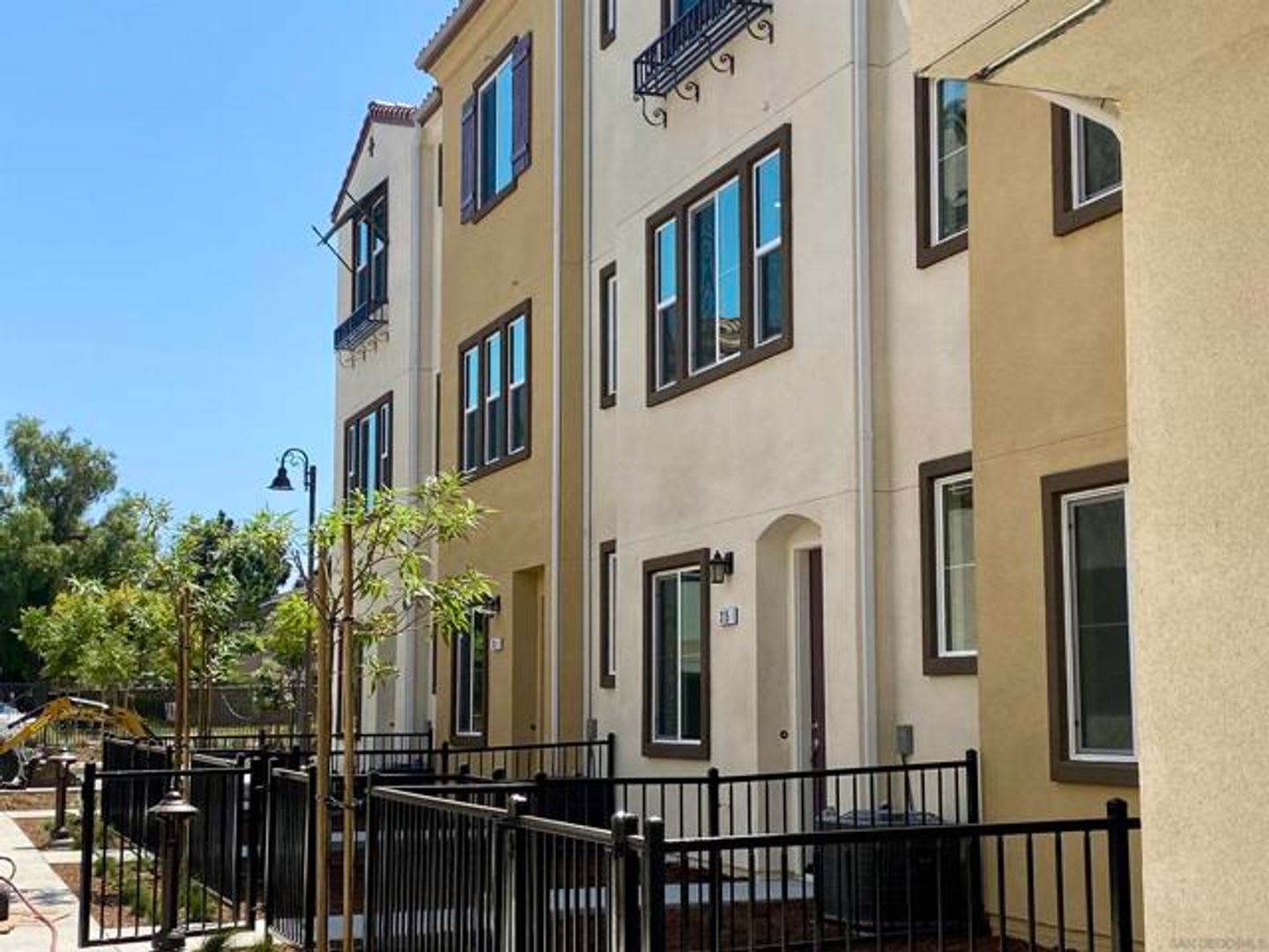 Oceanside New 4Bed 3.5 Bath 2 Car garage Granite Kitchen Luxury Townhome $4150 – photo 3