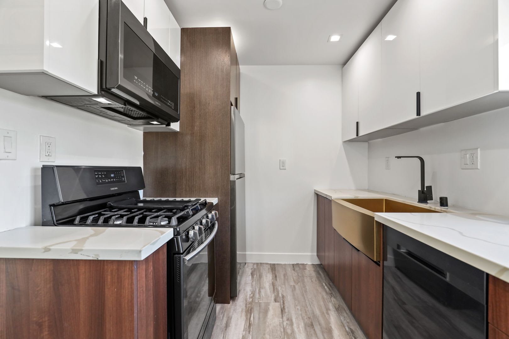 2814 Sichel Street Apartments – photo 2