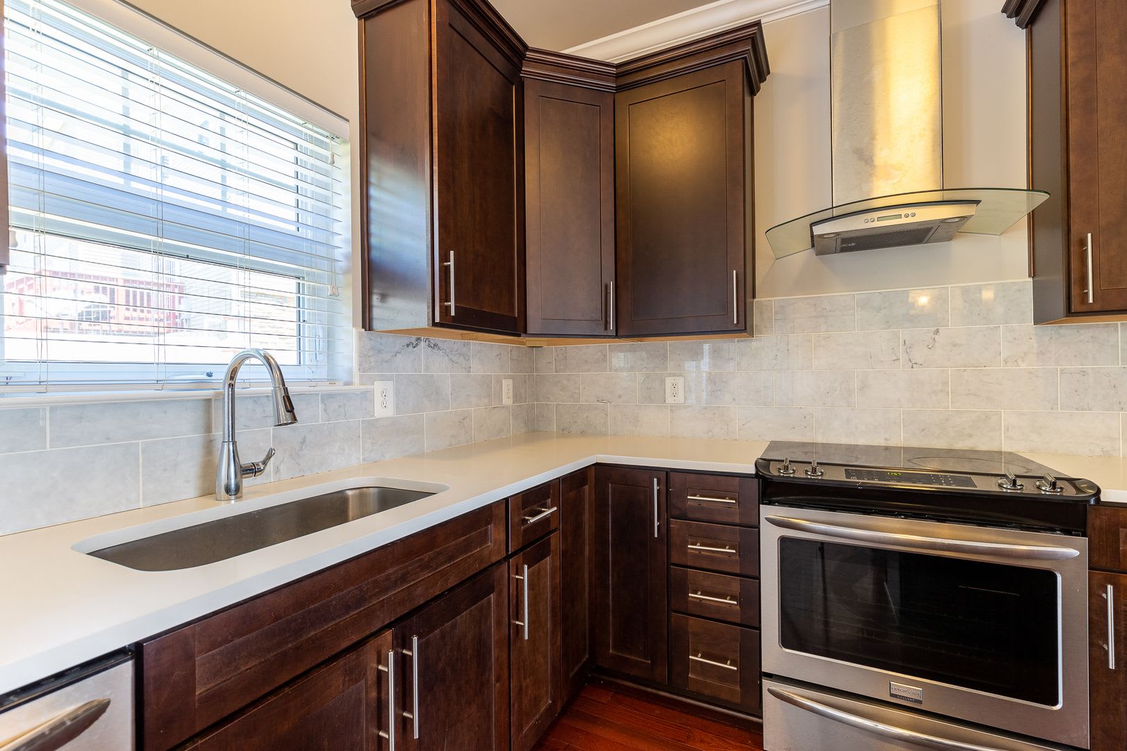 Luxurious 3 Bedroom plus Den Available in Congress Heights – photo 4