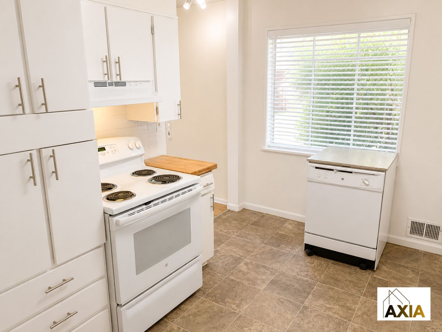 Home in South Boulder for Fall Pre-Lease! – photo 4