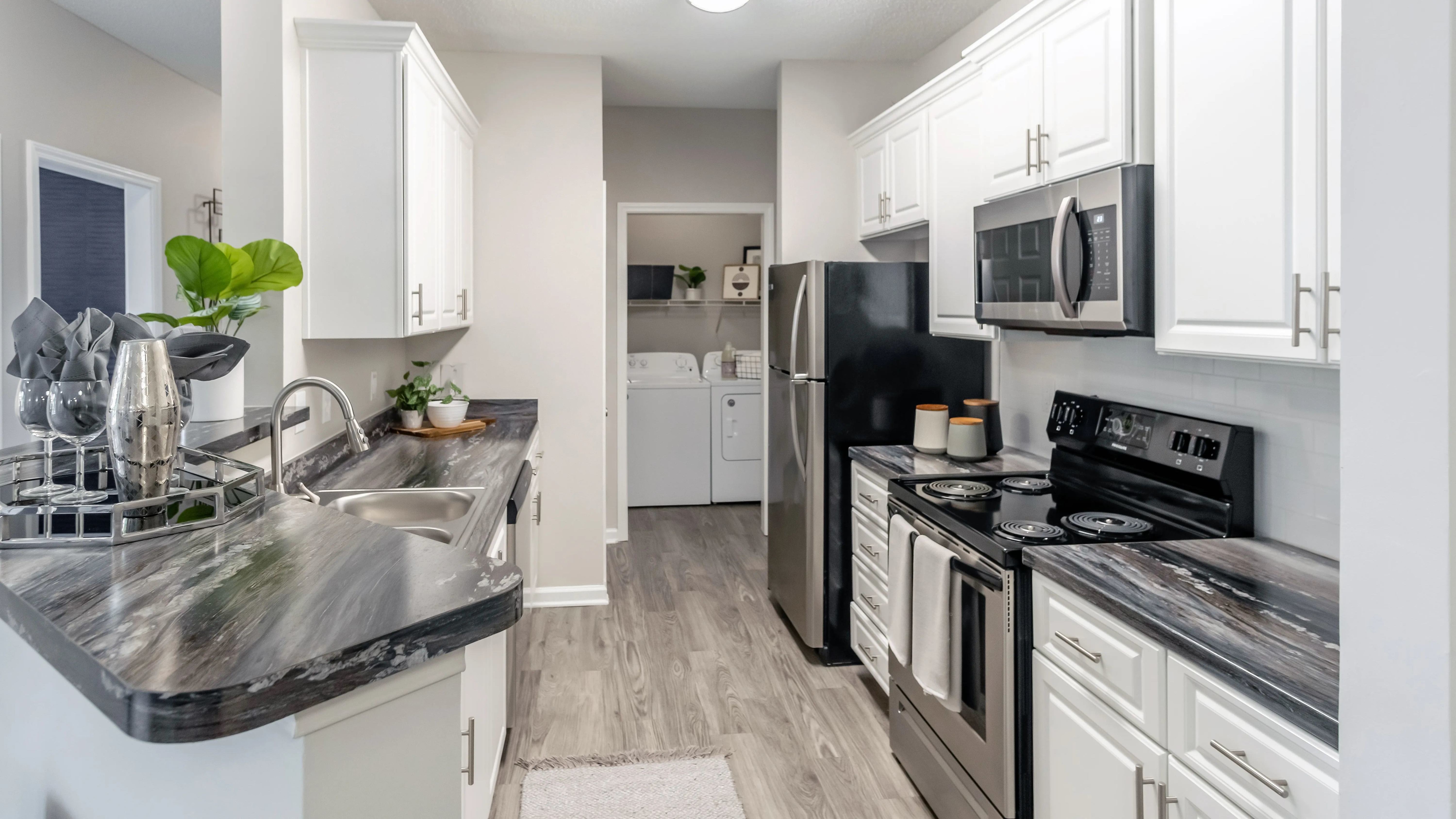 100 South Luxury Apartments – photo 4