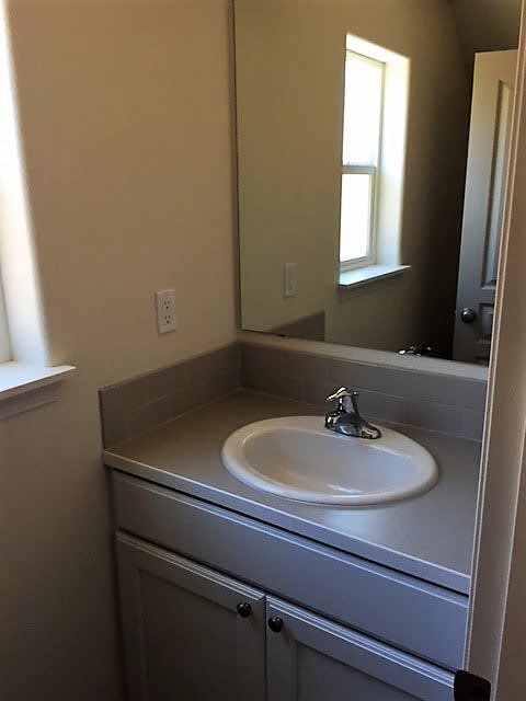 Beautiful 3 Bed 2 5 Bath Home In Se Bend Azalia Ave – photo 5