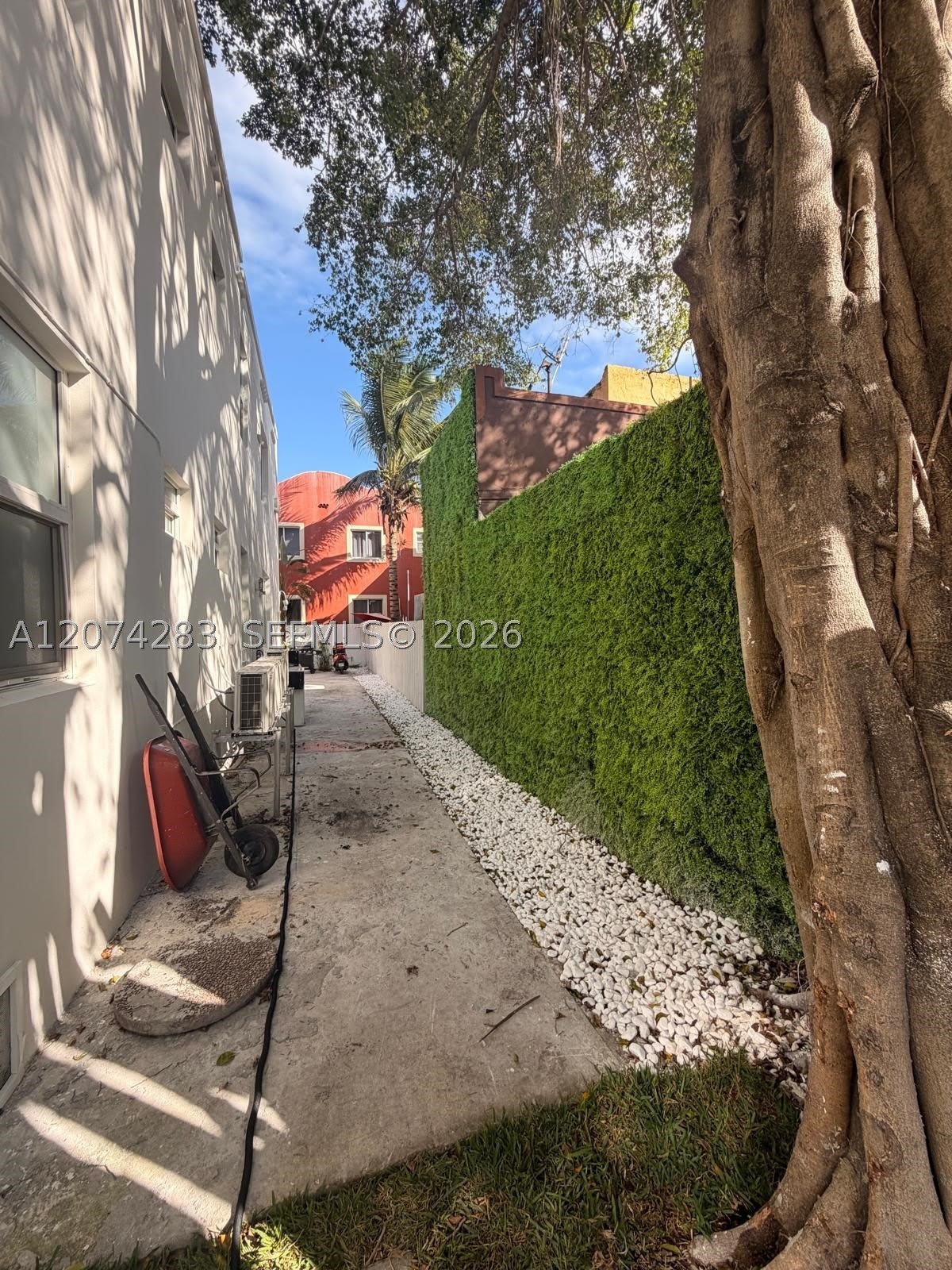 337 SW 10th Ave – photo 3