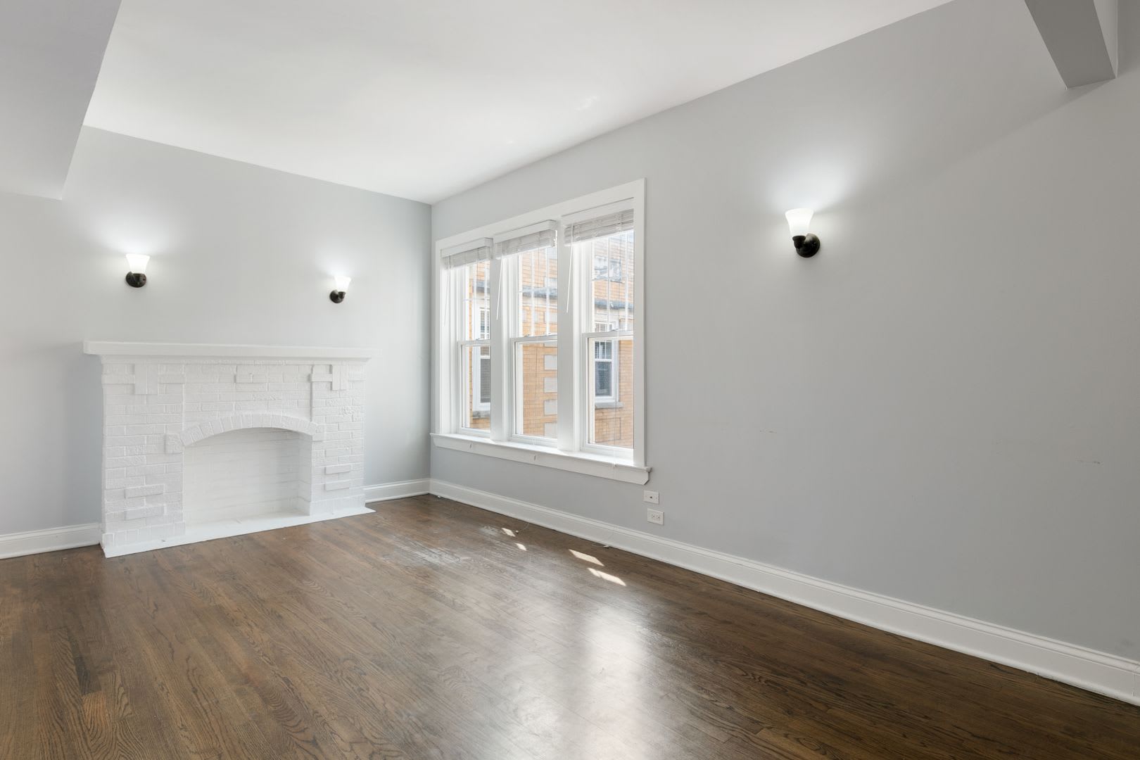 1106 W Glenlake Ave – photo 1
