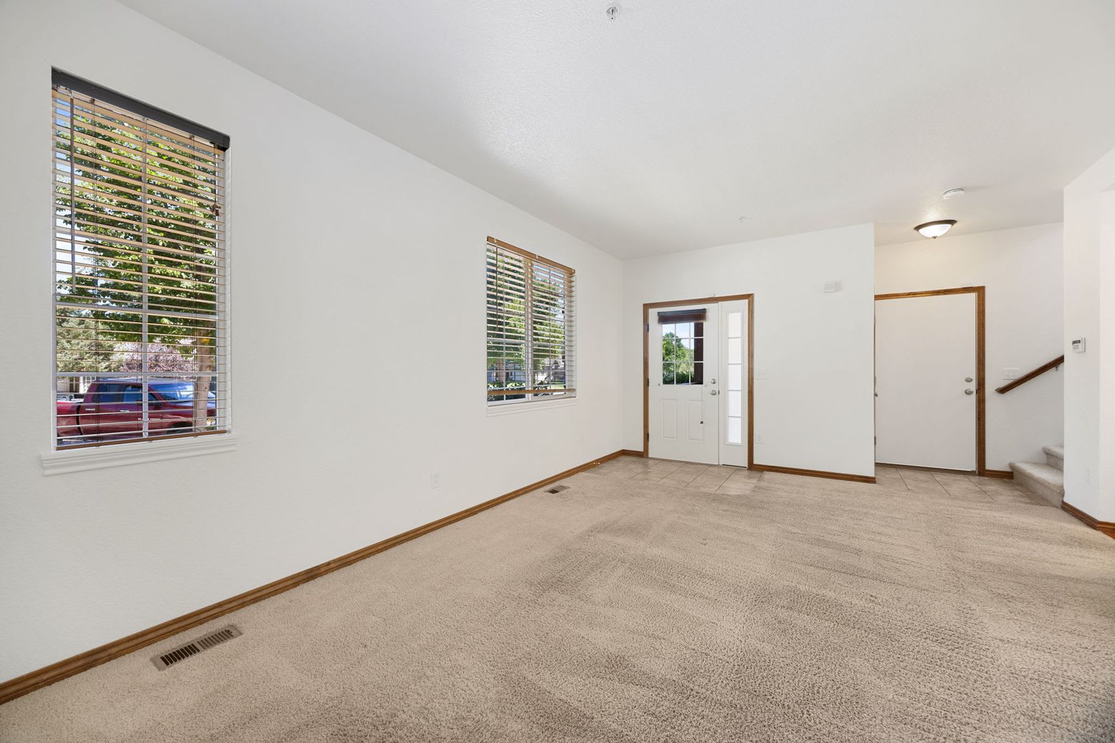 500 Off Rent If Lease Starts By 9 5 – photo 5