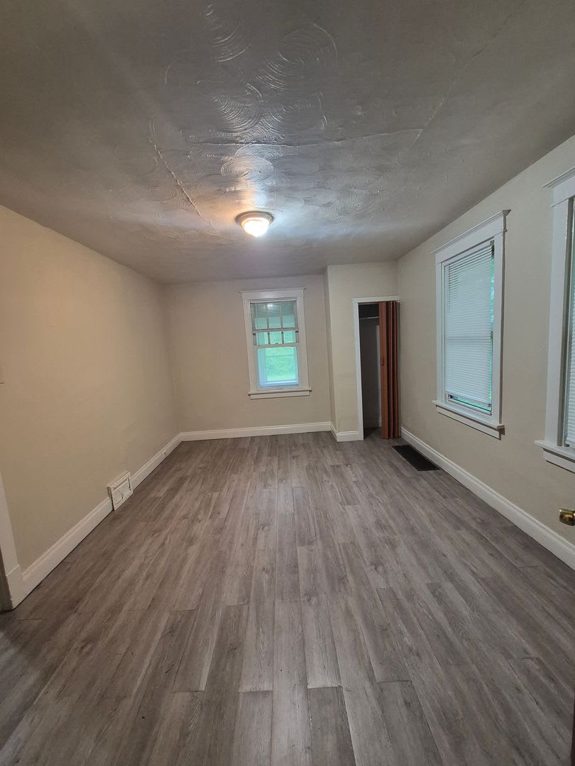 Lovely 2 Bedroom / 1 Bath for Rent – photo 4