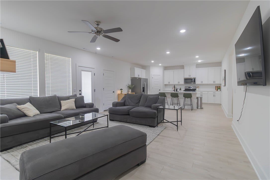 112 S Broyles Avenue – photo 5